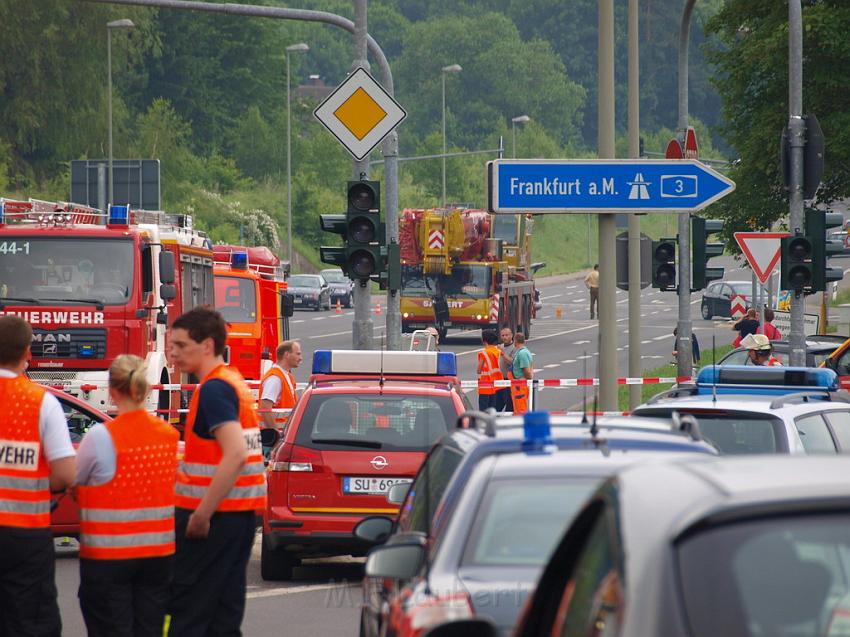Schwerer Unfall mit Reisebus Lohmar Donrather Dreieck P291.JPG